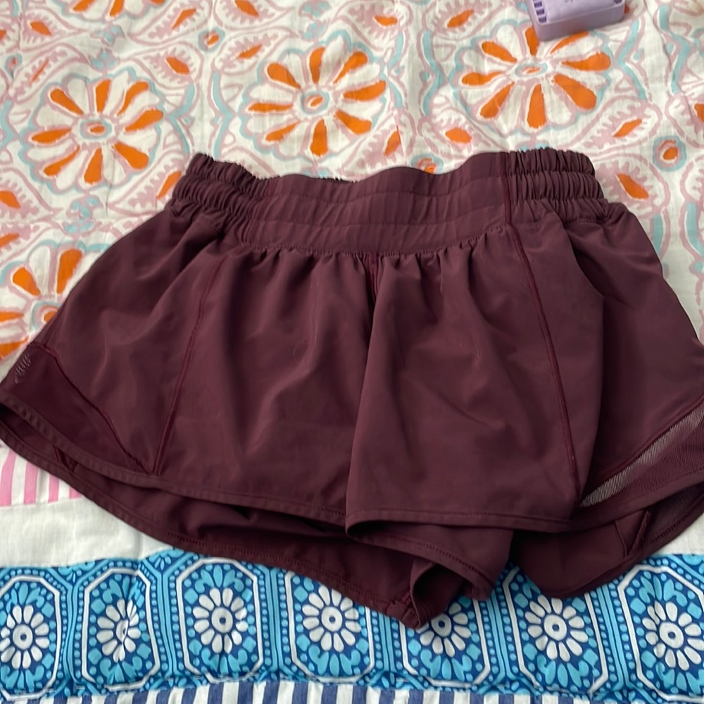 2.5 size 2 lululemon Hotty hots